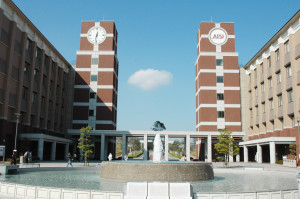 「天空のキャンパス」と呼ばれる立命館アジア太平洋大学（APU）