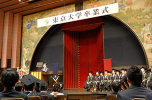 東京大学卒業式‐4